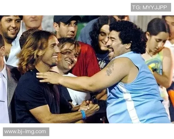 传奇球王迭戈·马拉多纳的辉煌与争议：从足球场到人生巅峰的跌宕起伏