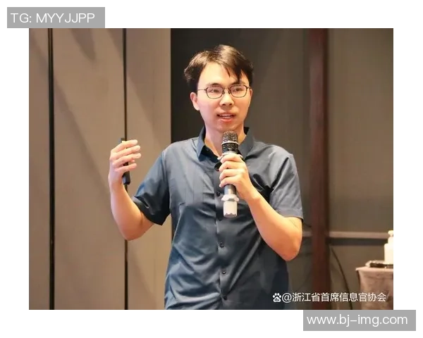 探讨现代足球俱乐部运营模式与全球化转型及未来战略趋势新动向析 探讨现代足球俱乐部运营模式与全球化转型及未来战略趋势新动向析