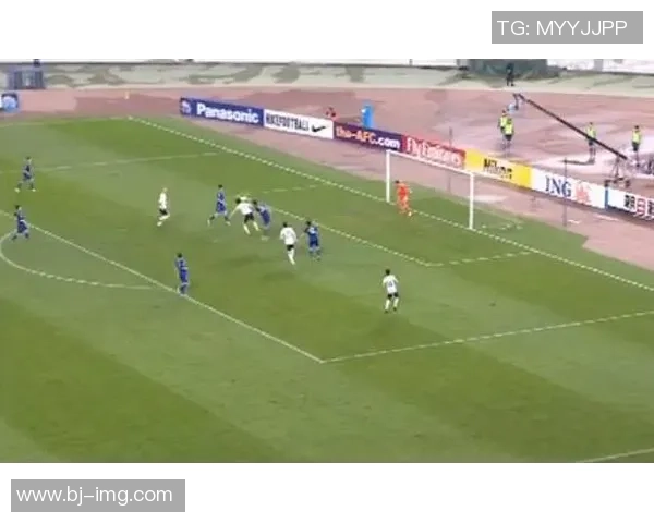 聚焦传奇足球运动员成长之路与赛场内外影响力全方位洞察深度解读